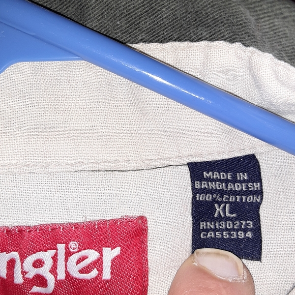 Wrangler long sleeve button up - Picture 2 of 3